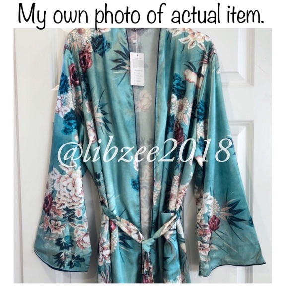 5 ⭐️ Rated Satin Kimono Cardigan Duster NWT Floral - Picture 8 of 9